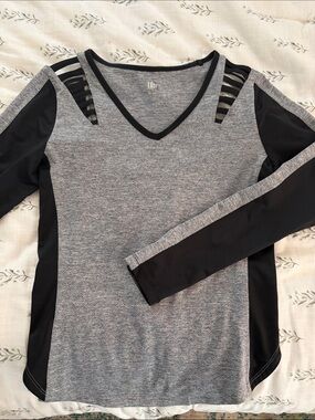 Contrast Gray and Black V-Neck Long Sleeve Top